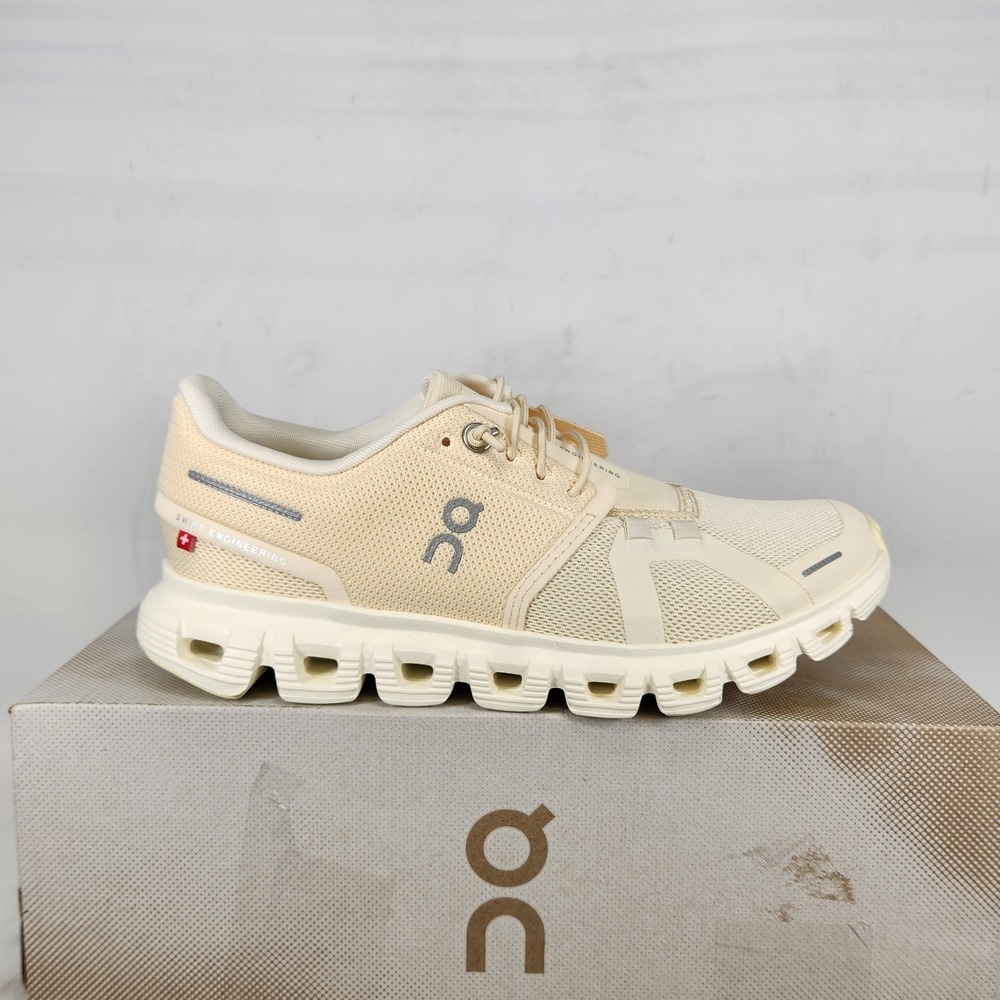 On Cloud 6 Running Shoes Women Size 5.5 Castor Ivory Lightweight Breathable